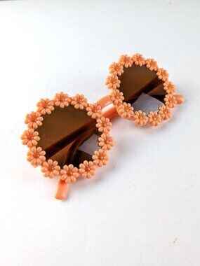 Daisy Flower Rim Pink Round Sunglasses